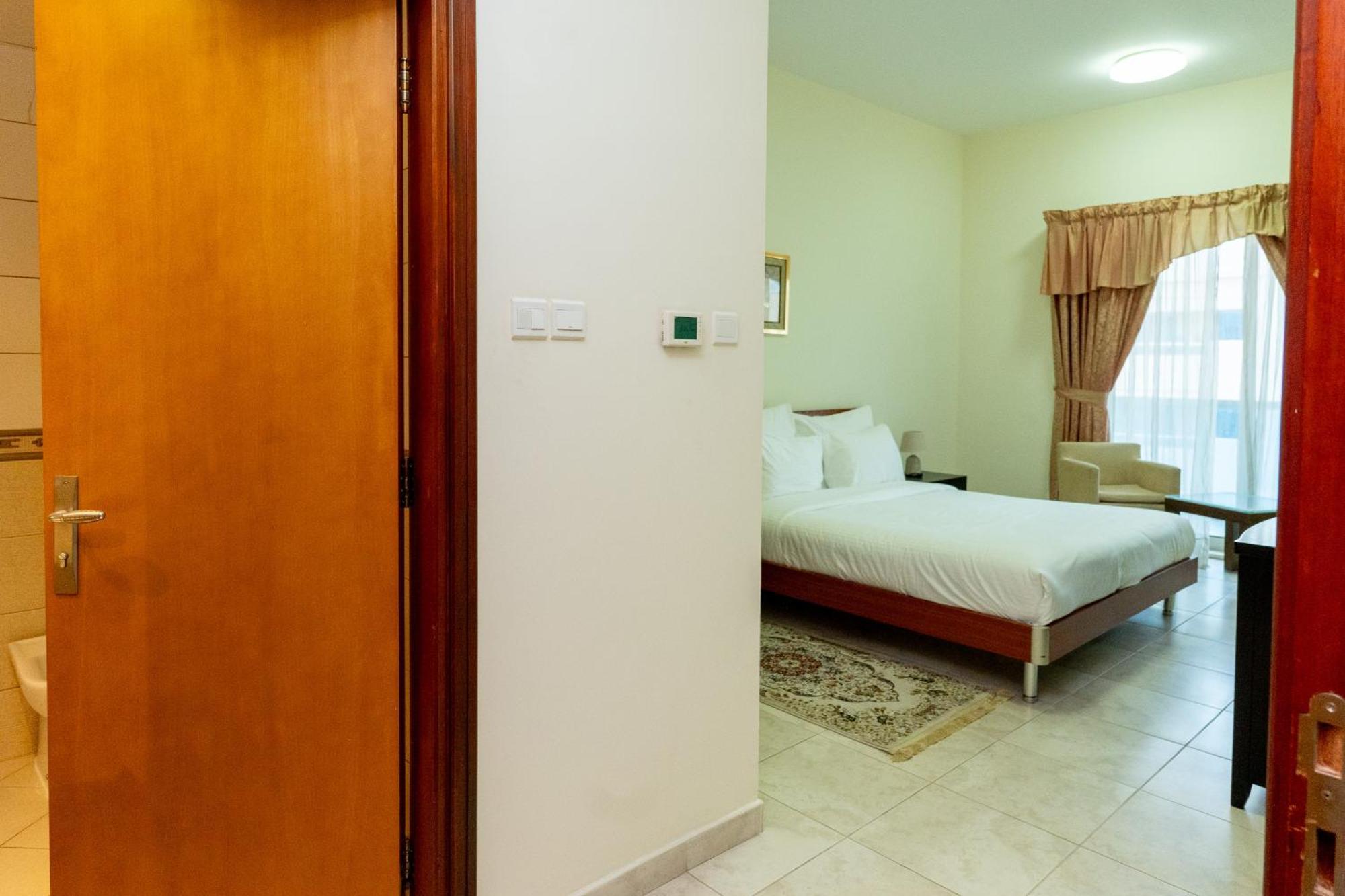 דובאי Al Raya Hotel Apartments מראה חיצוני תמונה
